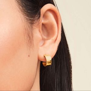Mejuri  Small “Boyfriend” Hoops